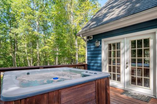Black Bear Retreat in Swanton, USA