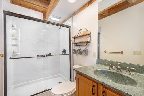 The Treehouse in McHenry, USA