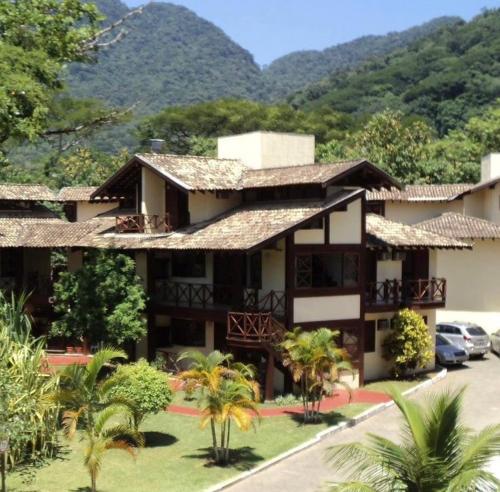 Casa em condomínio fechado frente ao mar