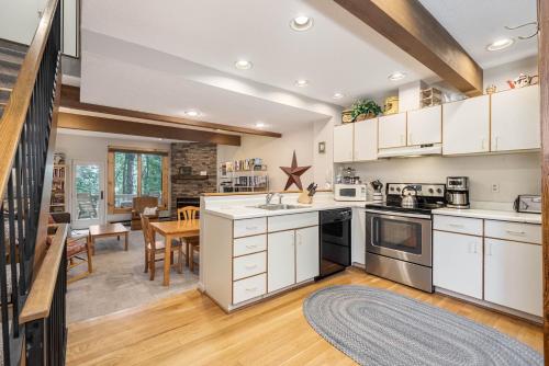 Villages of Wisp 13 Lakeview Court in McHenry, USA