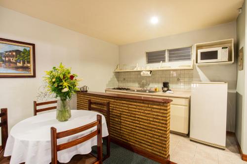 Kitchen, Apartotel Tairona in San Pedro