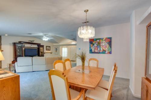 Lovely Lake Hartwell Retreat with Dock and Grill! in Hartwell, USA