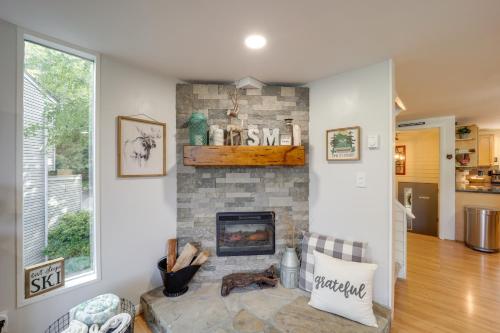 Sugar Mountain Condo with AandC - Walk to Ski and Golf! in Sugar Mountain, USA