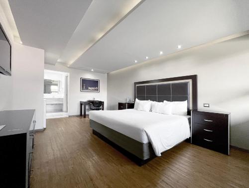 Quinta Dorada Hotel & Suites
