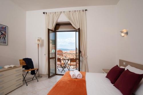 Old Charm - Seaview Apartment