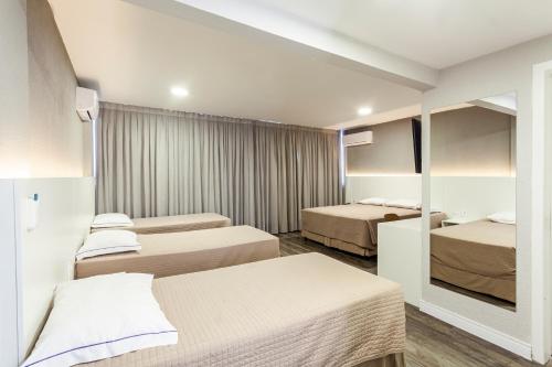 Standard Quadruple Room image 2