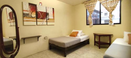 Dreamkapture Hostel close to the airport and bus terminal in กัวยาควิล