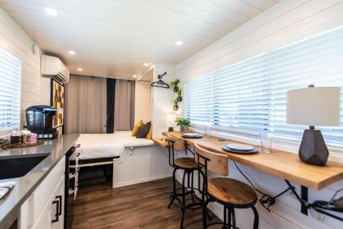 웨이코 (TX) The Honeycomb-Tiny Container Home 12 Min. to Magnolia/Baylor 3성급 싱글룸 로비