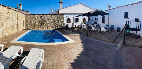 Peldbaseins, Casa Rural Piedras de Benquerencia in Benquerencia