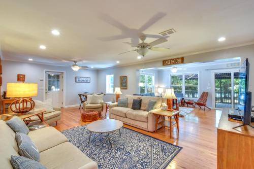 Sunny Lake Hartwell Home with Private Boat Ramp - image 3