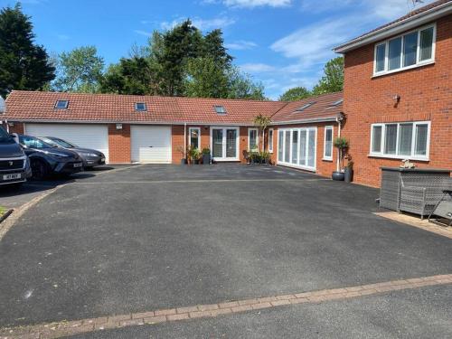 Happy days Moreton , 2 miles from Hoylake Wirral in 格里斯比