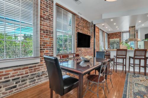 Home at 1014 - image 6