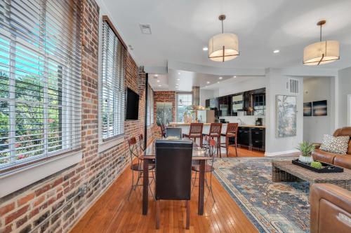 Home at 1014 - image 11