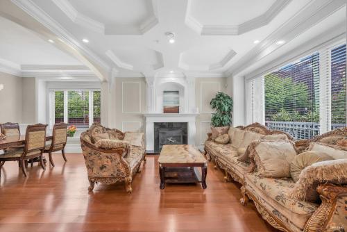 Luxurious Getaway in Vancouver-Private room with attached bathroom in Vancouver, Canada