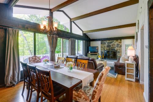 Stratton Mountain Chalet - Walk to Private Shuttle - image 9