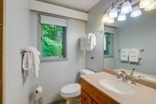 Stratton Mountain Chalet - Walk to Private Shuttle - image 2
