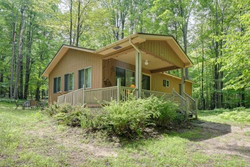 Secluded Farwell Cabin with Fire Pit and Gas Grill! - Lake