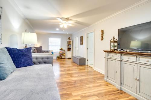 Elegant Tybee Island Townhome Steps to Beach - image 9