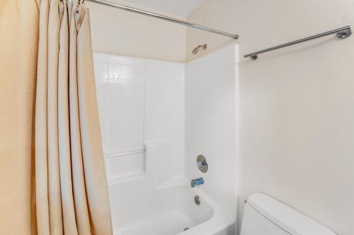 Lazy K on Peaceful Bay - Lake House