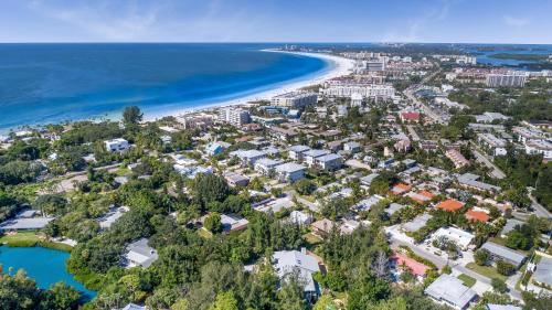 Topsail Cottage - 1025 in Siesta Key, USA