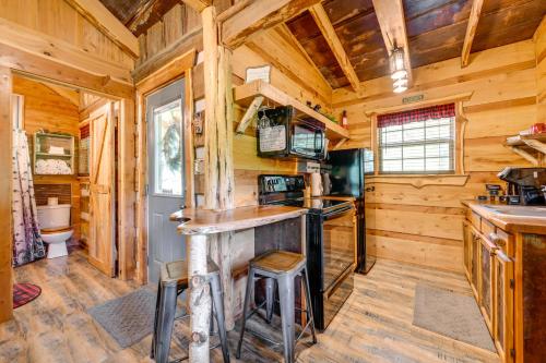 Peaceful Creekside Hideout Cabin with Hot Tub! - image 8