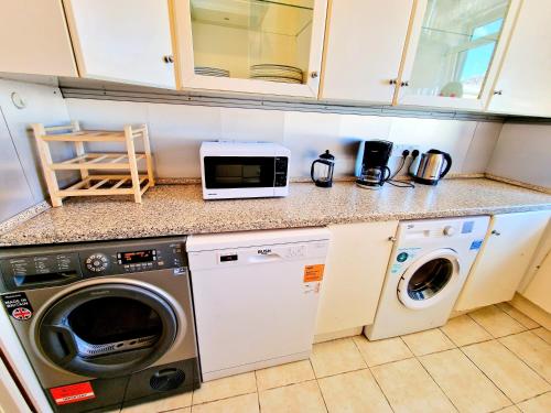 Bright & Spacious Home in Building with Lift, right next to Bayswater Station - Walk to Kensington Palace, Hyde Park, Little Venice & Notting Hill, Londýn (fotografie 2)