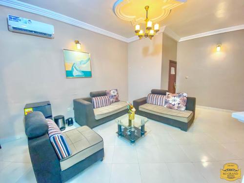 Iekārtas, MJ Grand Hotel Ltd in Akra