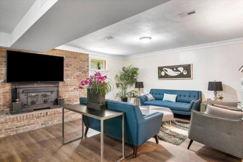 Serenity in the Suburbs: Your Gorgeous RVA Getaway Serenity in the Suburbs: Your Gorgeous RVA Getaway