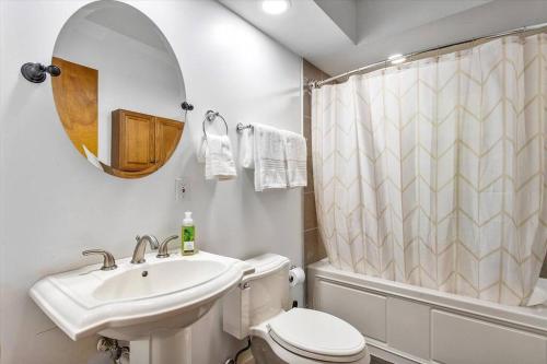 Serenity in the Suburbs: Your Gorgeous RVA Getaway Serenity in the Suburbs: Your Gorgeous RVA Getaway