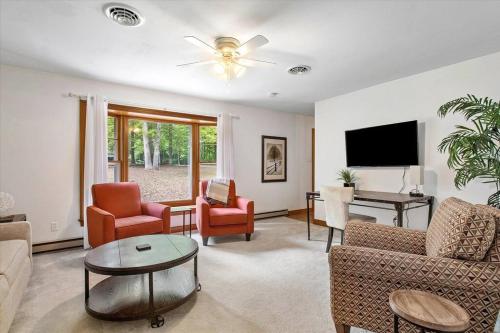 Serenity in the Suburbs: Your Gorgeous RVA Getaway Serenity in the Suburbs: Your Gorgeous RVA Getaway