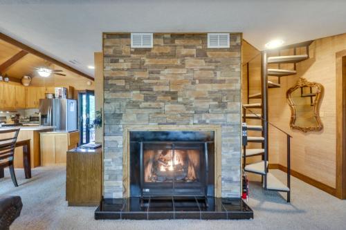 Wintergreen Home with Hot Tub Deck and Mountain Views - image 10