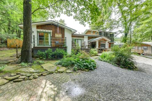 Gatlinburg Cabin with Indoor Hot Tub and Game Room! in Gatlinburg, USA
