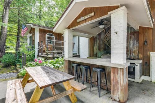 Gatlinburg Cabin with Indoor Hot Tub and Game Room! in Gatlinburg, USA