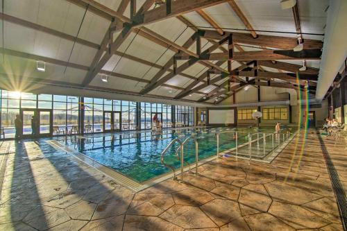 Tasteful Galena Townhome with Community Amenities in Galena, USA