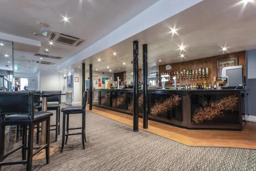 Plough Hotel - image 9