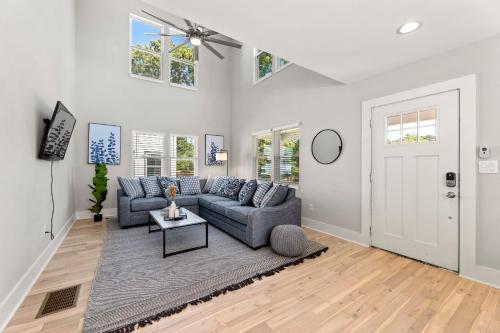 Twin Homes - 8 Bedroom Retreat In Central ATL in Kirkwood