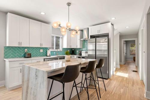 Twin Homes - 8 Bedroom Retreat In Central ATL in Kirkwood