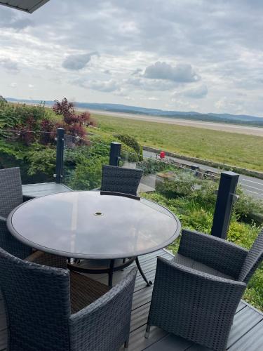 Watersedge Retreat, views, sunsets, dogs welcome in Sandside
