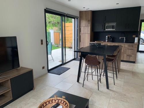 virtuve, Villa La source & SPA in Pont-de-Labeaume