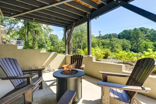 Walk to Downtown Brevard Apt with Patio and Fire Pit! in Brevard, USA