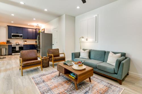 Walk to Downtown Brevard Apt with Patio and Fire Pit! in Brevard, USA