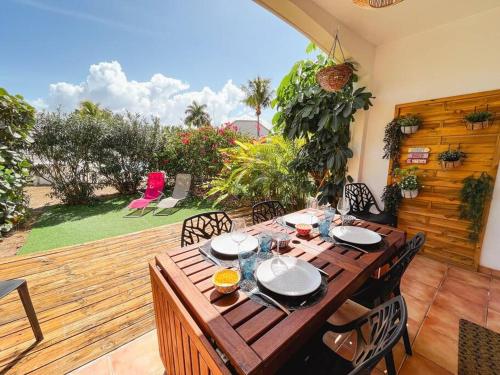 Casa Hibiscus, beach and pool, Orient Bay