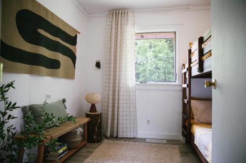 Bay Point Hideaway in the Woods - image 11