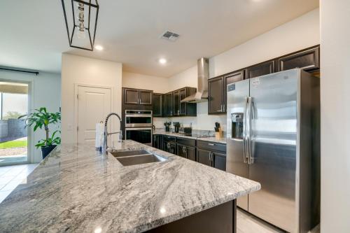 Sunny Arizona Escape with Patio, Grill and Fireplace! in Litchfield Park