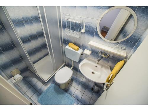 Double or Twin Room image 6