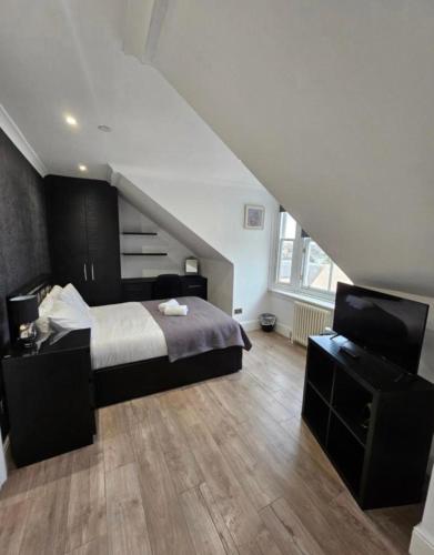 Luxury Double Room With Private Bathroom — other in 9 Pilrig Street, Edinburgh United Kingdom, EH6 5AH