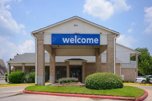 Motel 6-Baytown, TX - Baytown East