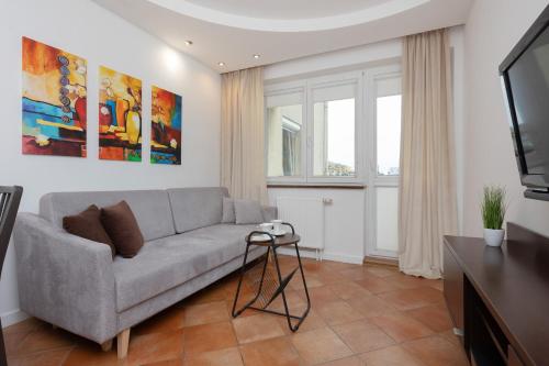Cozy Apartment with Parking in Warsaw Ursus by Noclegi Renters, Warsaw