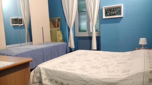 Double Room image 10