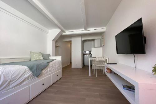 Studio recently renovated - near Place St Didier